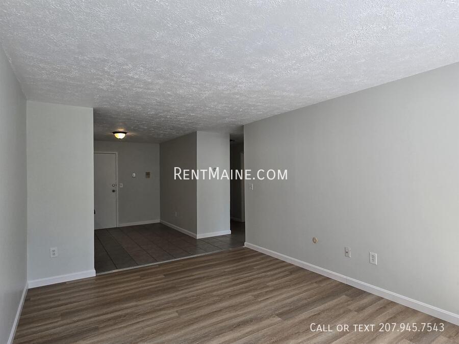 Building Photo - 10 Tall Pines Dr