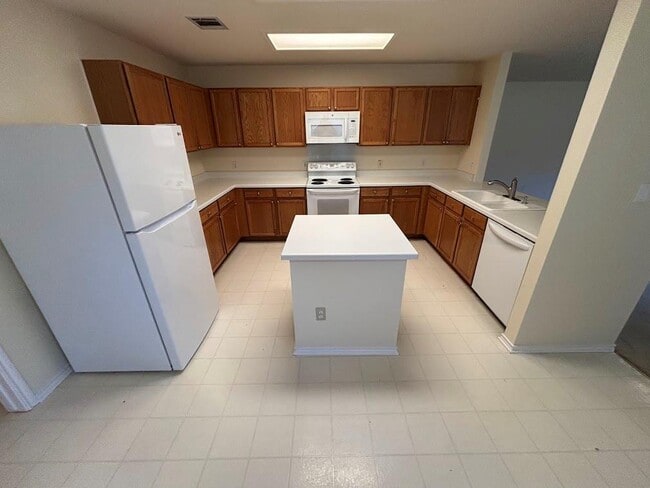 Building Photo - 7408 Pusch Ridge Loop
