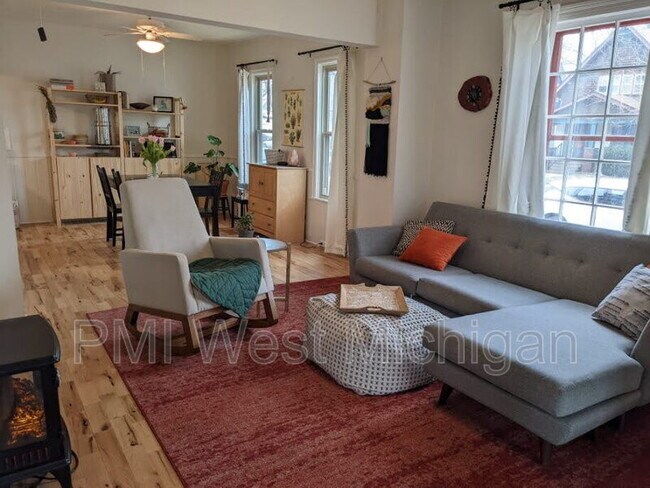 Building Photo - 103 Fitzhugh Ave SE