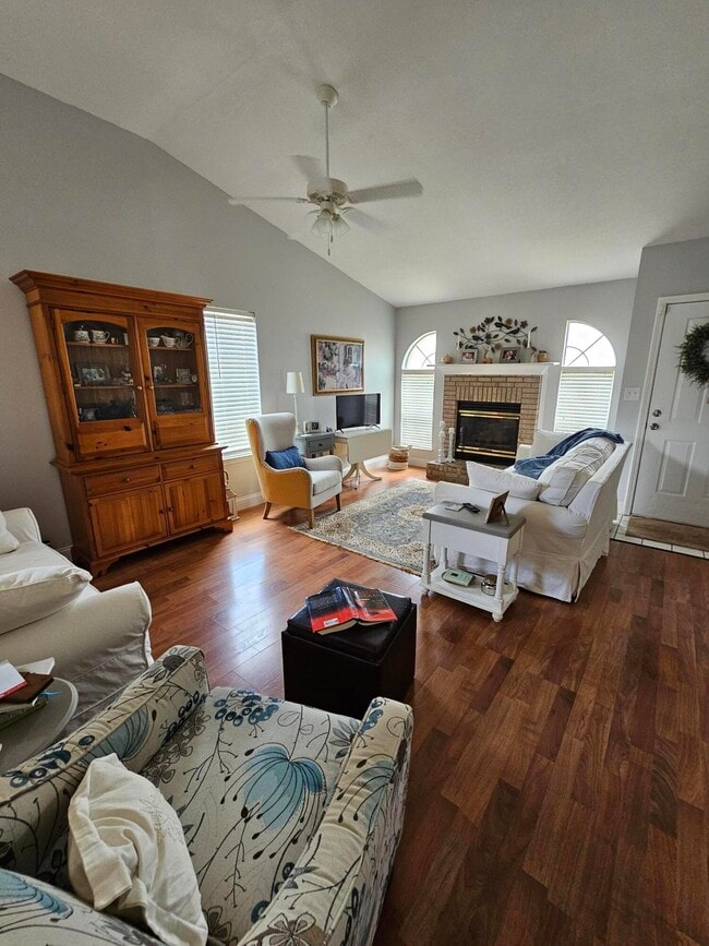 Building Photo - 243 Parkwood Cir