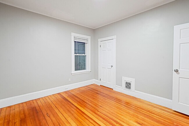 Building Photo - 381 Adams St