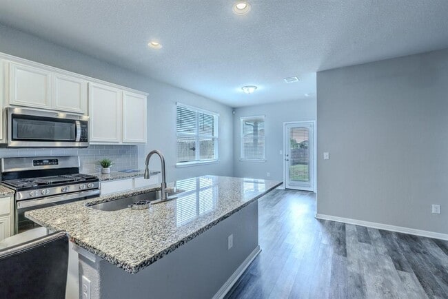 Building Photo - 225 Baum Dr