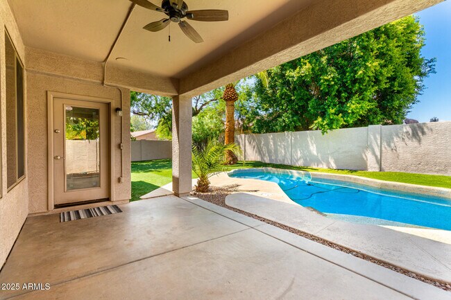 Building Photo - 6804 W Lone Cactus Dr