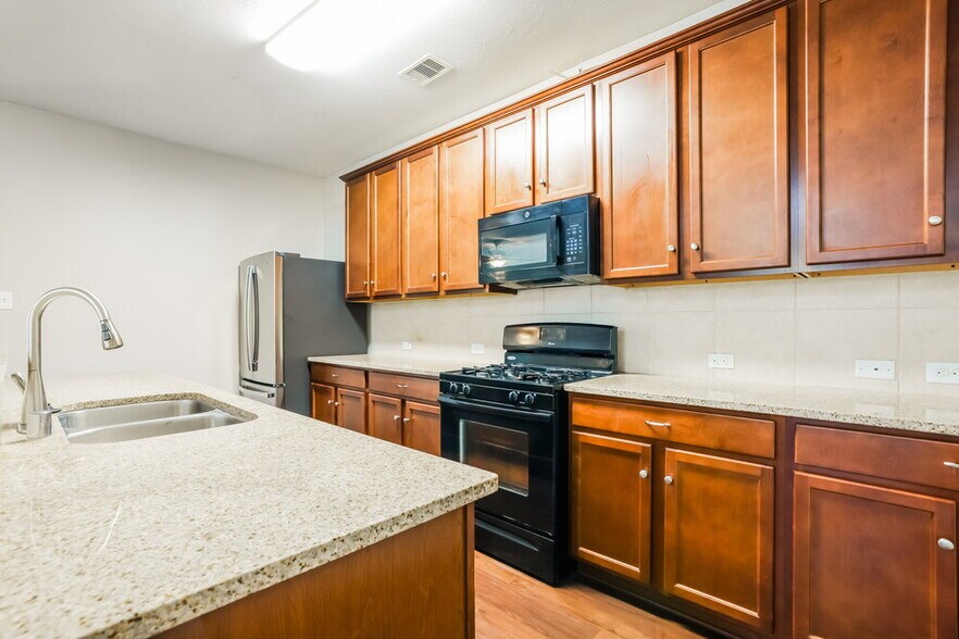 Building Photo - 24642 Sandusky Dr