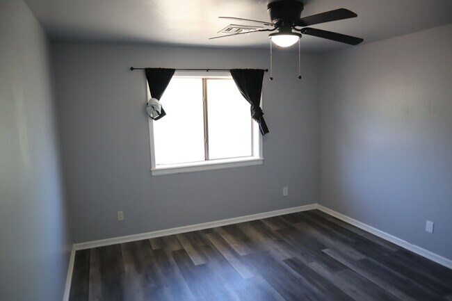 Building Photo - Livable, Lovable, & Available!
