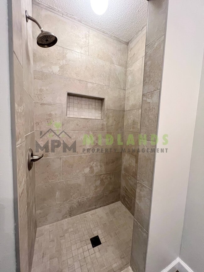 Building Photo - 6101 McMillan Cir