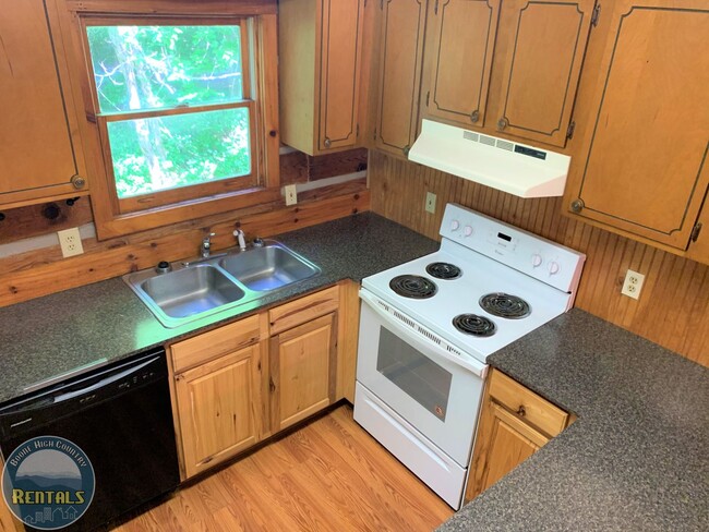 Building Photo - 159 David Sides Rd