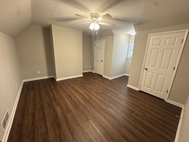 Building Photo - Five Points 6br House