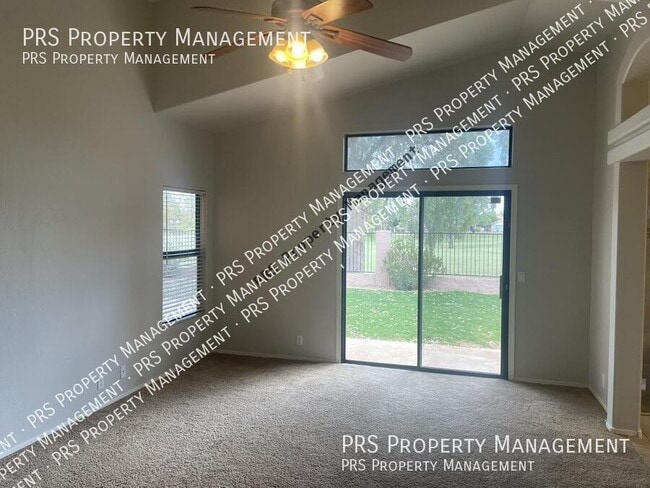 Building Photo - 2152 W Myrtle Dr