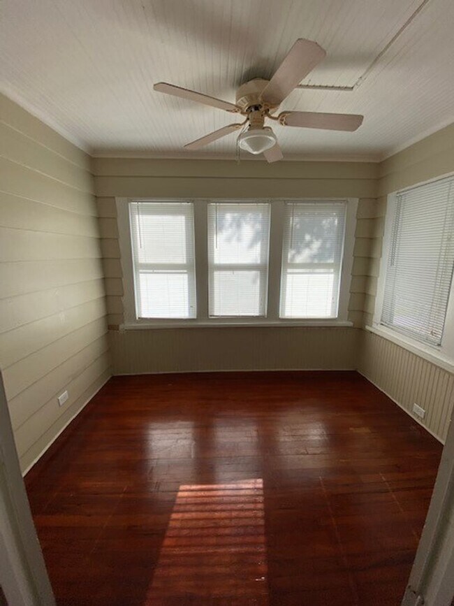 Building Photo - 801 23rd Ave N