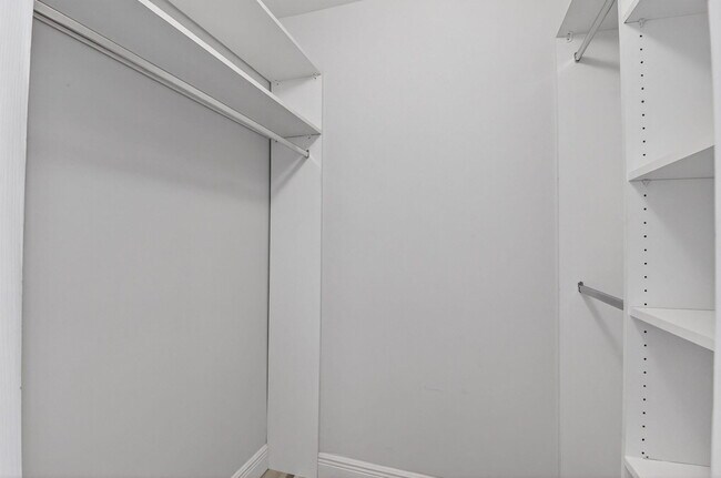 Building Photo - 7076 Huntington Ln