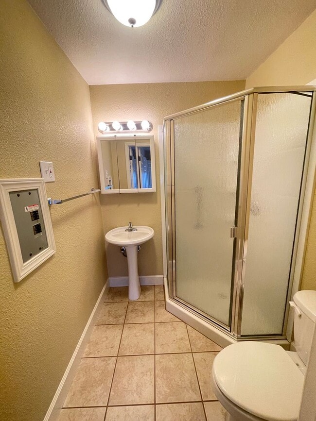 Building Photo - 3 bed / 2 ba house - Yuba City