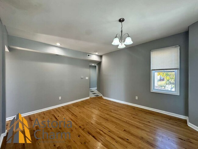 Building Photo - 3004 Clifton Ave