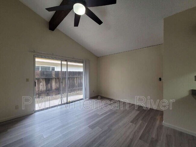 Building Photo - 9138 Nasreen Dr