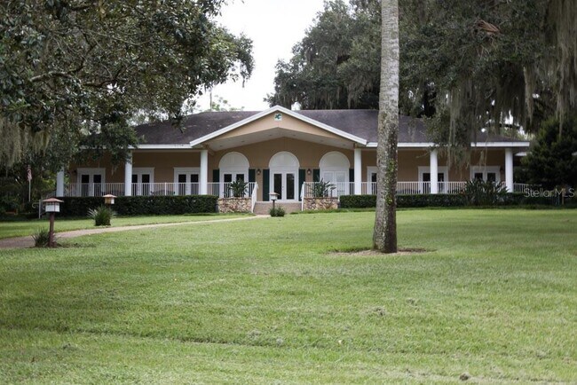 Building Photo - 233 Crown Oaks Way