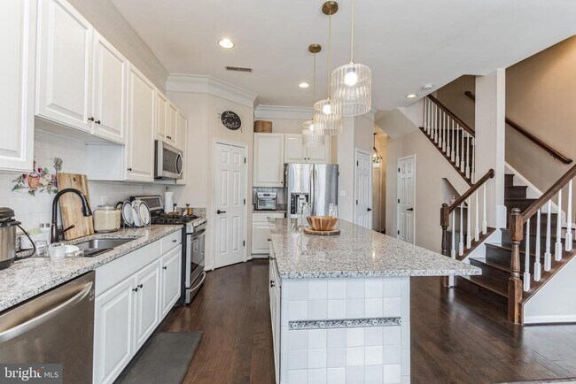 Building Photo - 42753 Stadler Ln