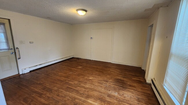 Building Photo - 2 Bedroom, 1 Bathroom with Laundry & Off Street Parking - Available August 1st!