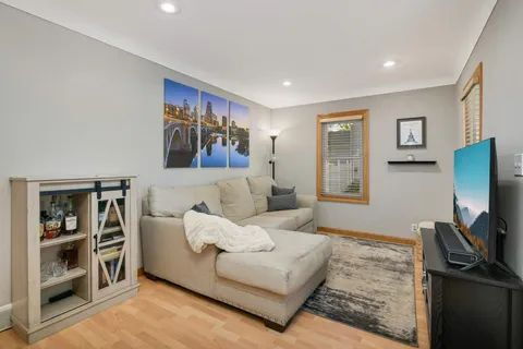 Building Photo - Charming 3-Bed Gem withHardwood Floors in Saint Louis Park!