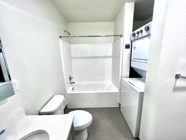 Building Photo - 2330 Yakima Ct