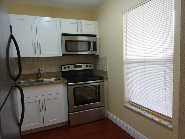 Building Photo - 6050 NW 64th Ave