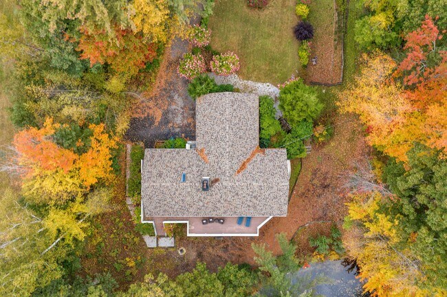 Building Photo - 29 Mirror Lake Dr