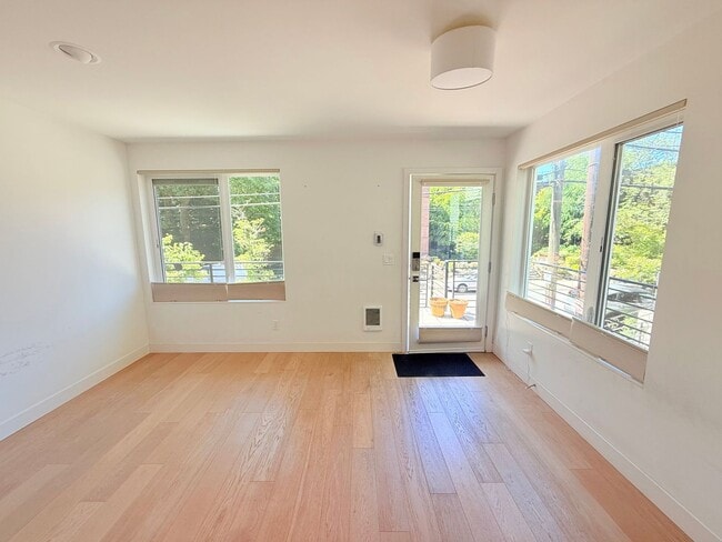 Building Photo - North Capitol Hill Townhome
