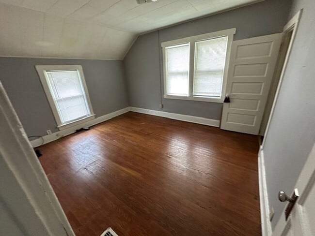 Building Photo - Section 8 Vouchers accepted for 2 Bedroom ...