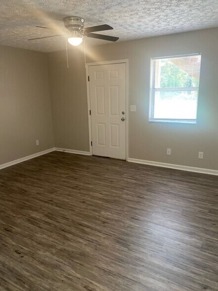 Building Photo - 216 Colonial Heights Rd