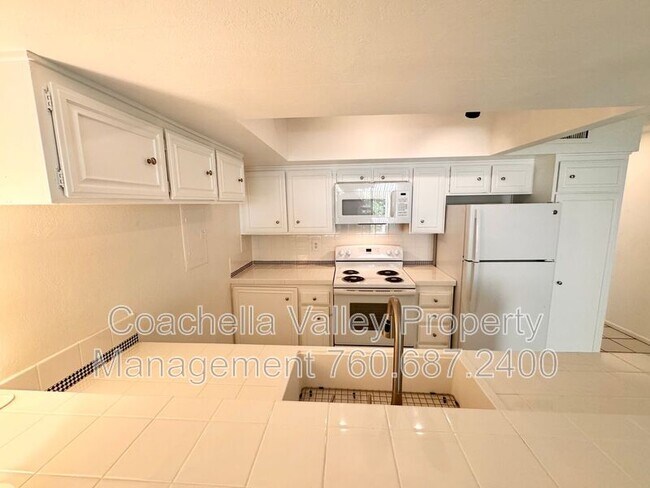 Building Photo - 1655 E Palm Canyon Dr