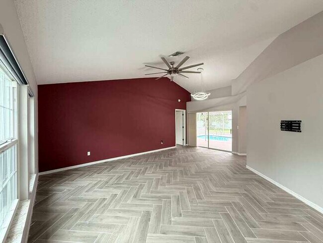 Building Photo - 1347 Overland Dr