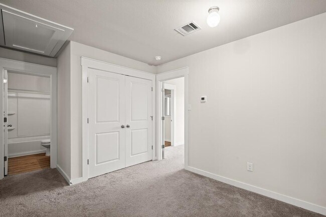 Building Photo - 602 Caterpillar Ln