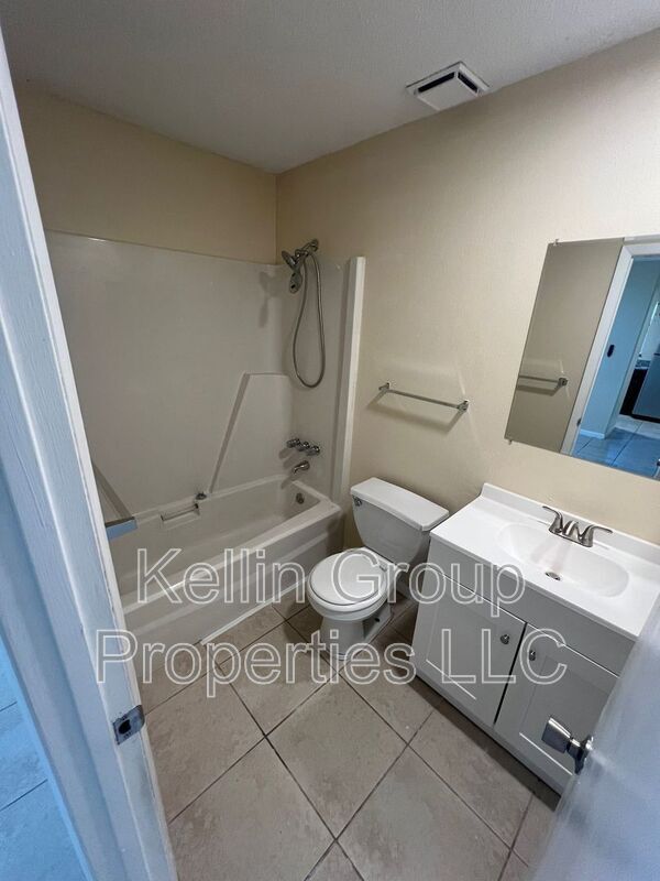 Building Photo - 858 Fox Lake Dr