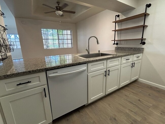 Building Photo - Springdale Condo