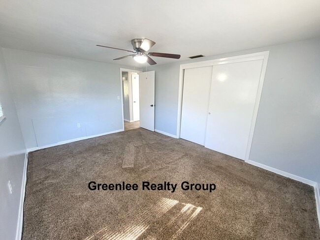 Building Photo - Spacious 2 Bed/ 1 Bath Triplex Apt. Trash and Lawn Included!
