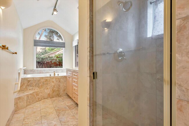 Building Photo - 954 Russell Ave