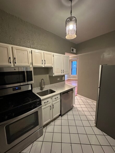 Building Photo - 743 W California Ter