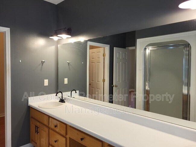 Building Photo - 653 Glenn Gee Rd