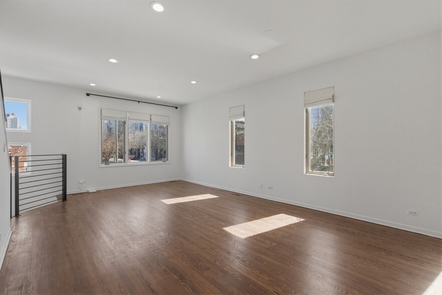 Building Photo - 448 N Carpenter St