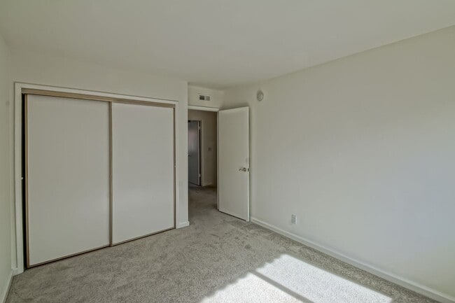 Building Photo - Bright & Airy, End-Unit 3BR2.5BA Townhouse w/ 2-Car Garage in Beautiful Gated Community w/ Pool &...