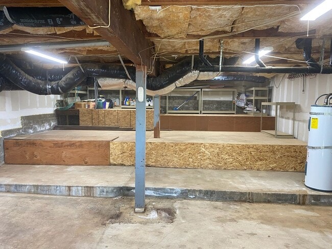 Building Photo - Cozy three bedroom two bath in Lake Wildwood