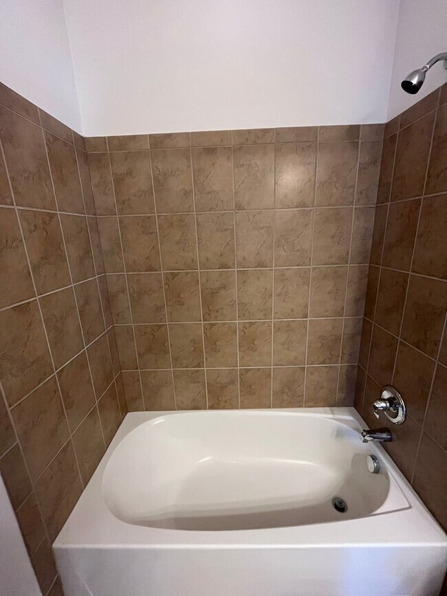 Building Photo - 2 Bedroom, 2 Bathroom Condo in The Woods a...