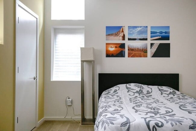 Building Photo - Beautiful High end Central District Home f...