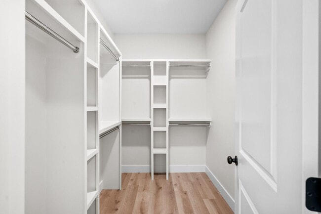 Building Photo - Luxury Rental!
