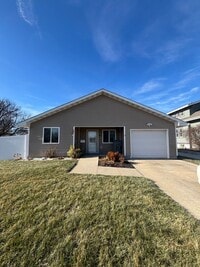 Building Photo - For Rent – 3 Bedroom | 1 Bathroom | Fully Fenced Yard