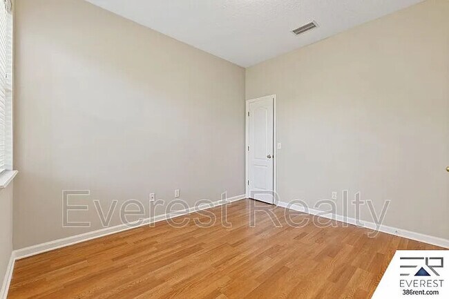 Building Photo - 47 Bassett Ln