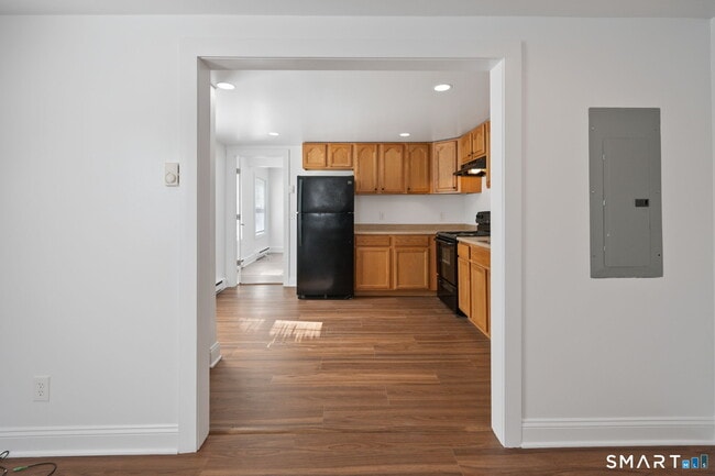 Building Photo - 14 Center Ave