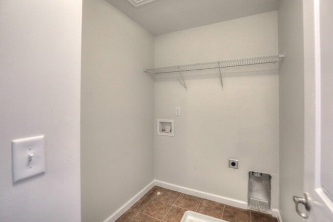 Building Photo - 2518 Broome St