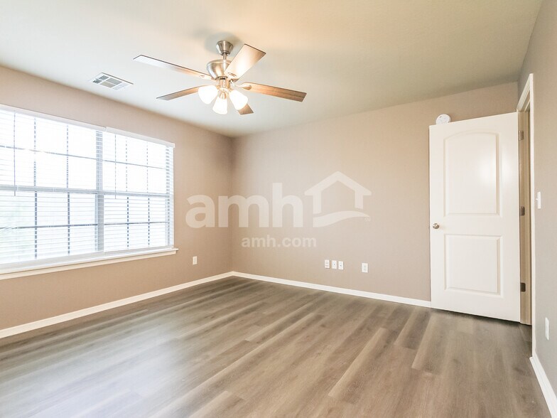 Building Photo - 1606 W Vicksburg Pl