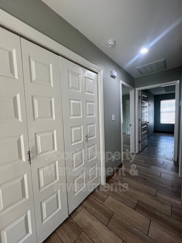 Building Photo - 825 S Mississippi St