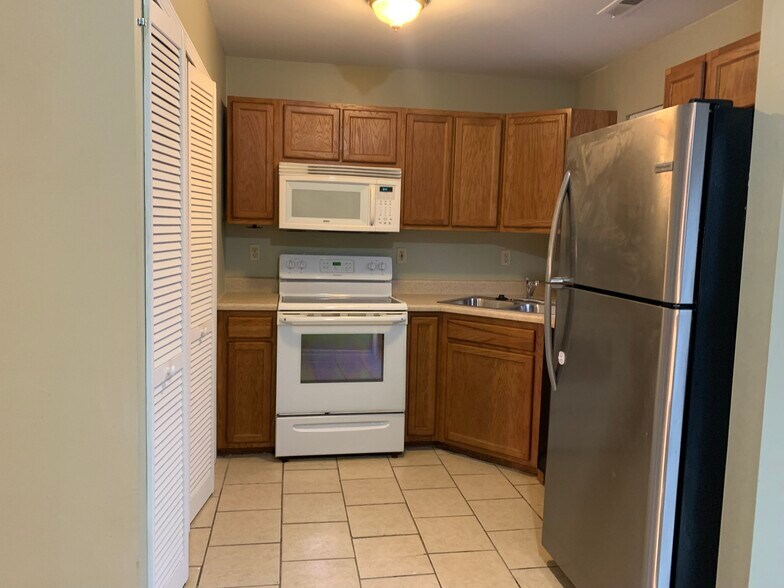 Building Photo - 403 Frank St